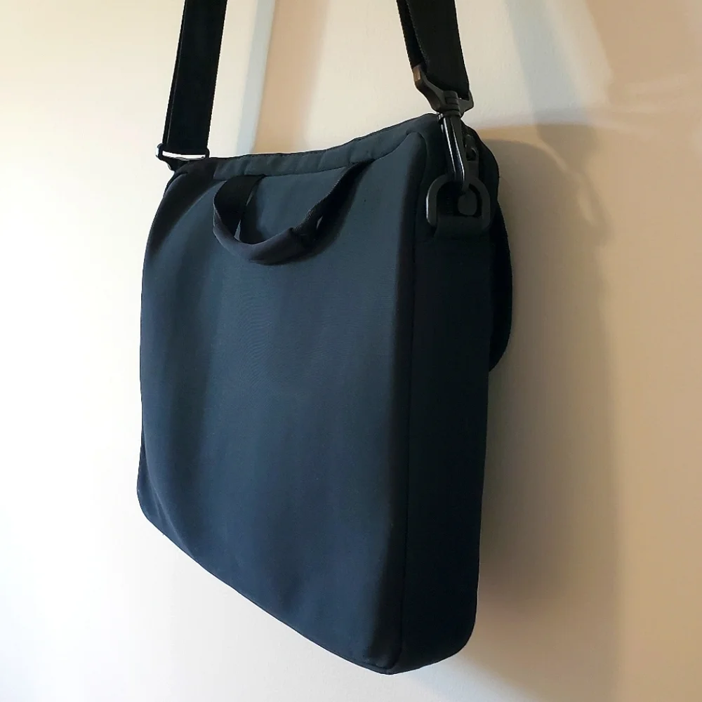 Targus Sport Slipcase Neoprene Laptop Sleeve Crossbody Bag - Black